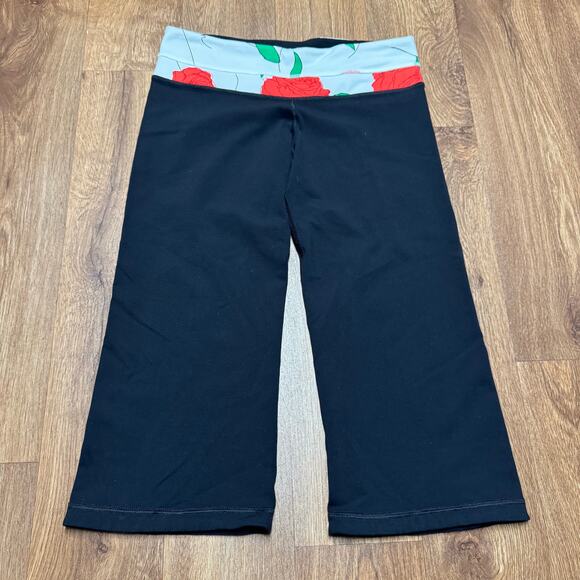 Lululemon Womens Yoga Crop Flare Pant Black Red Rose Size 6/8 Medium Groove - Picture 6 of 9